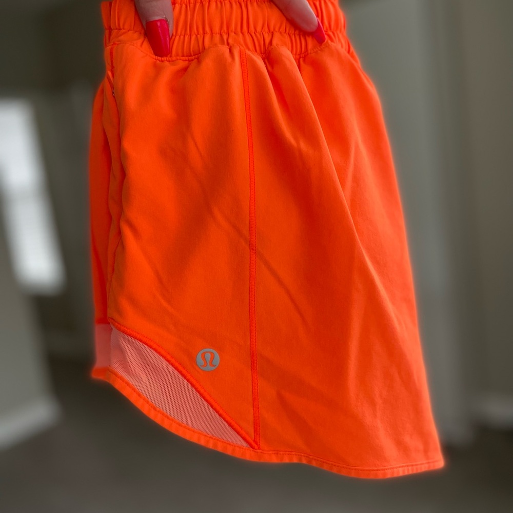 Lululemon🍋 Hotty Hot Low-Rise Lined Short 4”